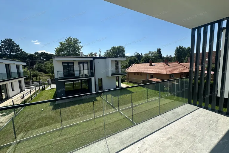 SIÓFOK, ARANYPARTON ELADÓ ÚJ ÉPÍTÉSŰ IKERHÁZ!!!