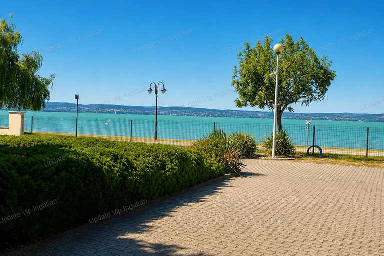Siófok Ezüstparton eladó vízparti, részpanorámás lakás!