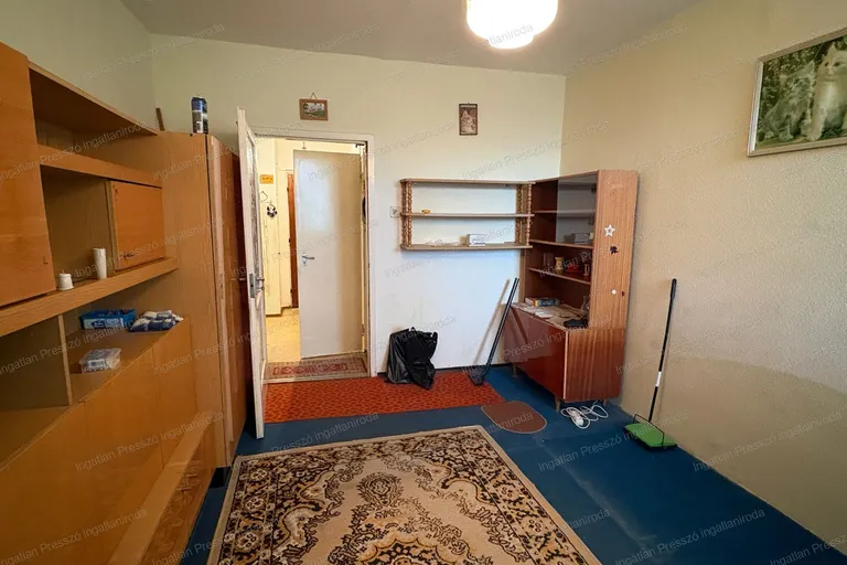 Eladó 2. emeleti 2 szobás 59 m2-es lakás Tapolcán a Kazinczy téren!