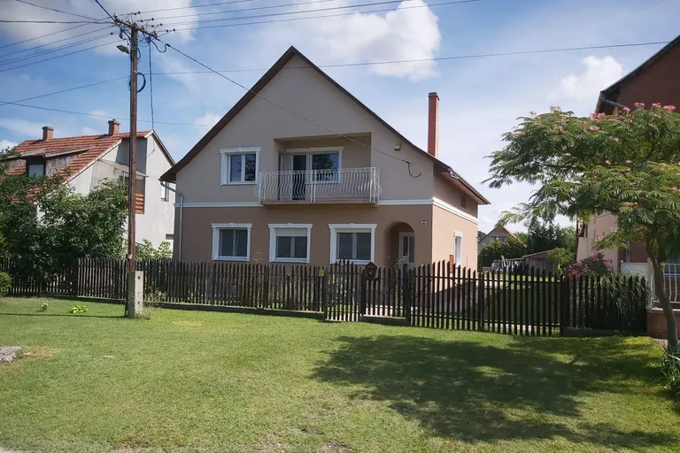 Kisteleken kiváló állapotú családi ház eladó